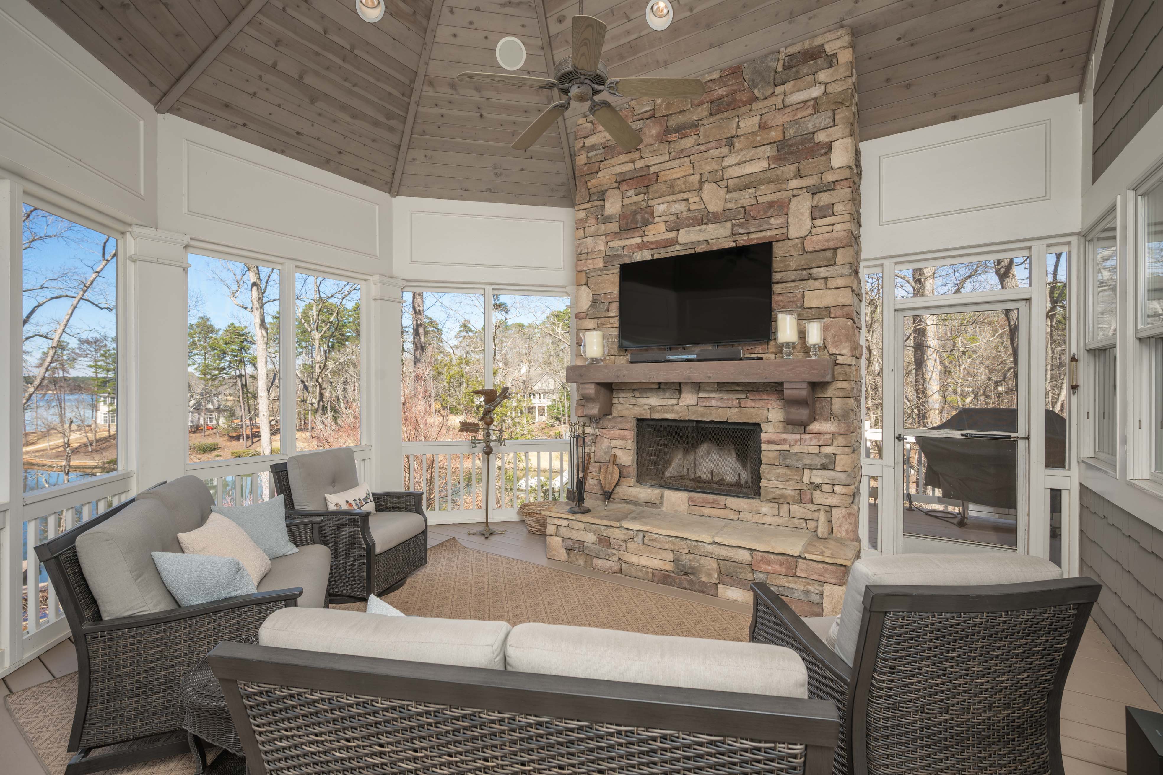 1041 Ruth's Way image 31